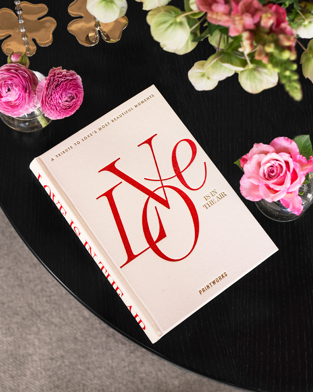 Love is in the Air, Beige